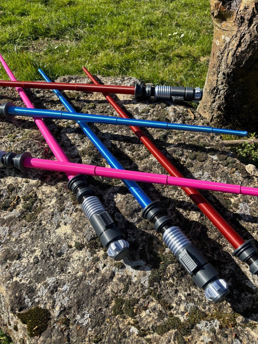 Crossed lightsabers